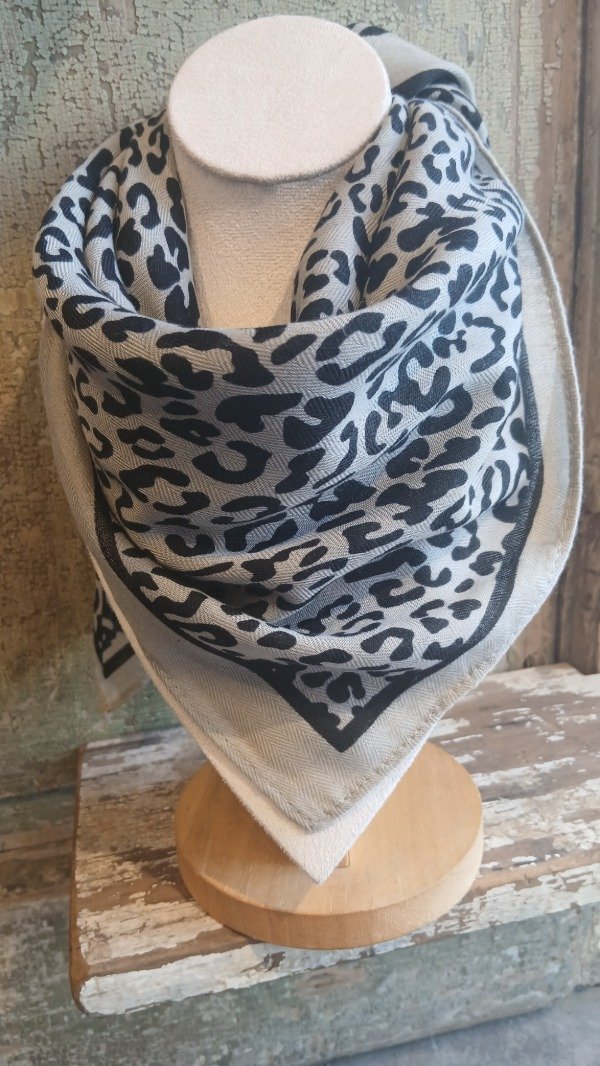 Producto - Pañuelo animal print gris