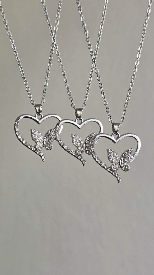 Producto - Collar corazón con mariposa strass