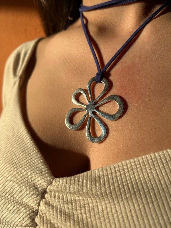 Producto - dije flor minimalista
