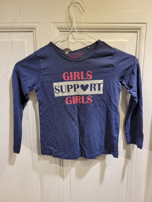 Producto - Remera EL CORTE INGLÉS azul logo fucsia y plateado Talle 4 años - PRECIO: 9X