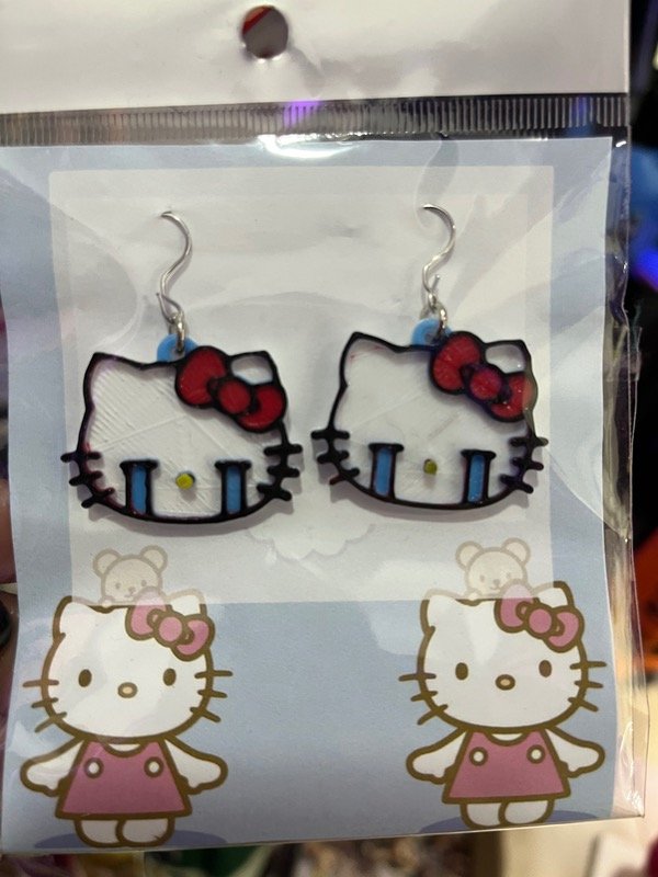 Producto - Aritos 3D Hello Kitty llorando