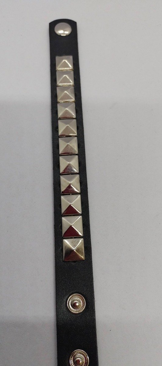 Producto - Pulsera de ecocuero con tachas
