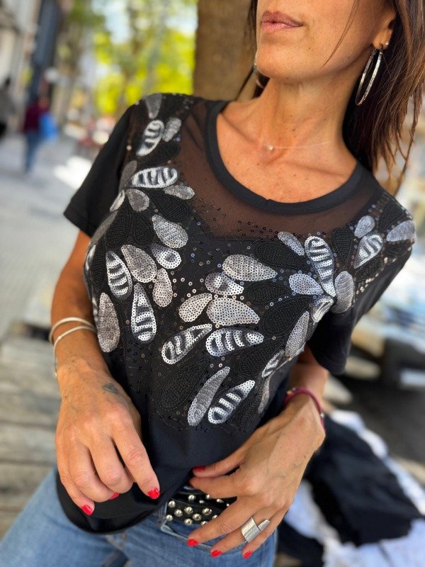 Producto - Remera Moon Petal