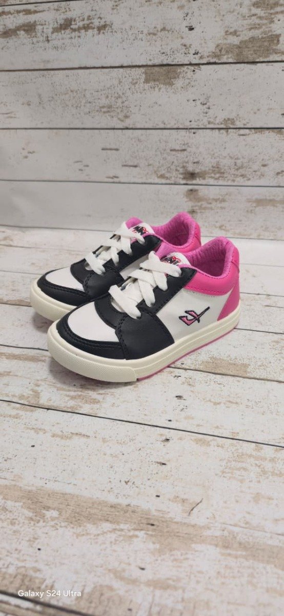 Producto - zapatilla mini kids con fucsia del 27 al 34 - 0