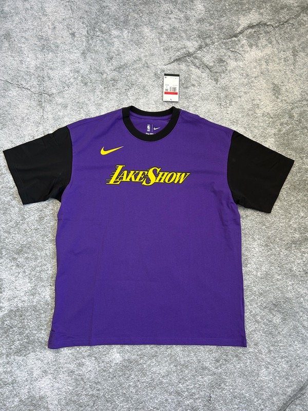 Producto - Los Angeles Lakers Nike Royal 2024/25 City Edition Courtside T-Shirt