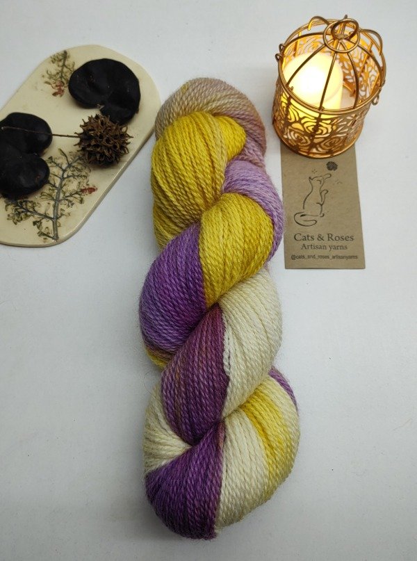Producto - Cats Corriedale  Violet Gold x 100 grs