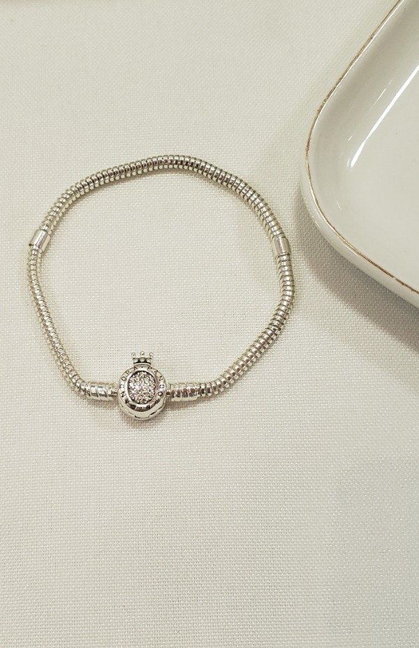 Producto - Pulsera tipo Pandora con cierre corona