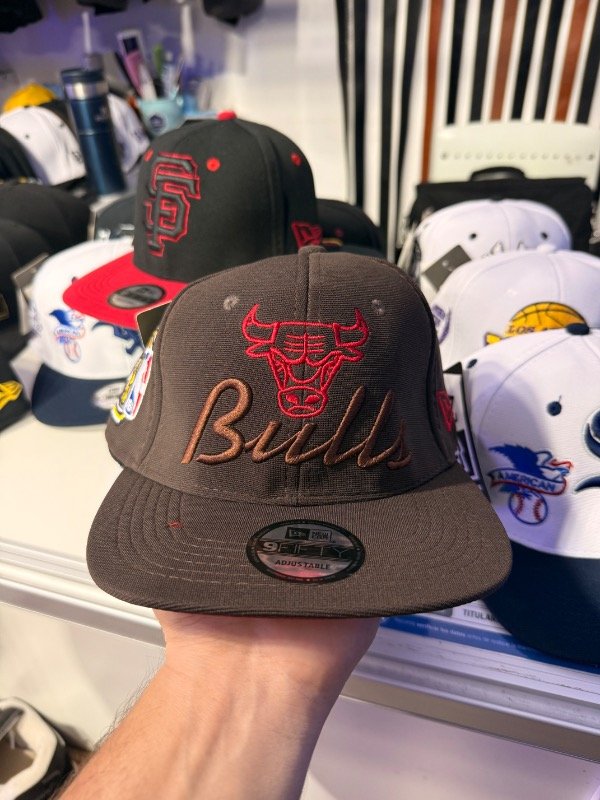 Producto - Gorra Cerrada Chicago Bulls Brown