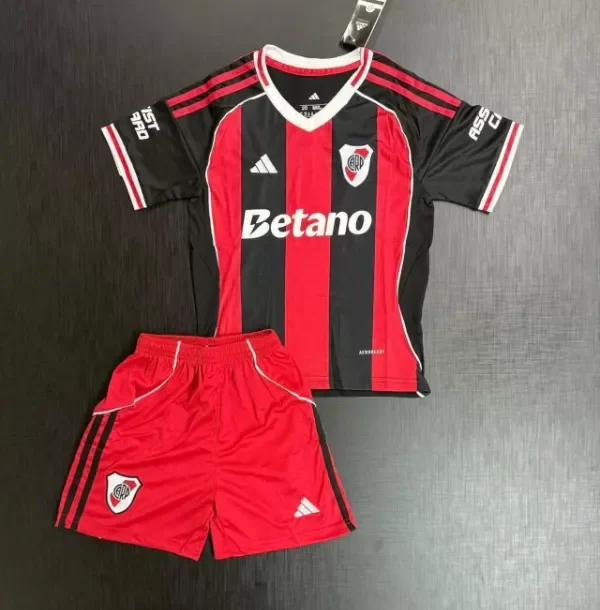 Producto - Kit Camiseta y Short NIÑO River Plate 2025 2026 IMPORTADO