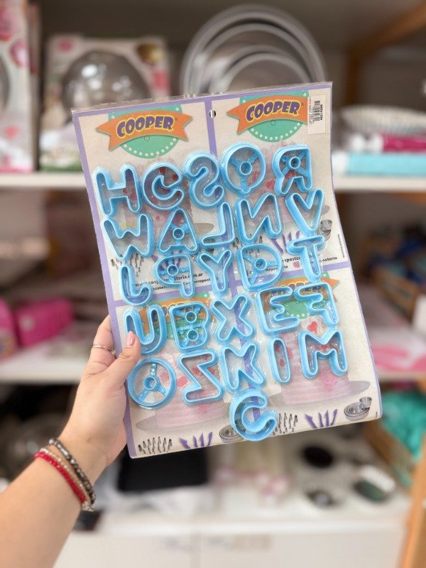 Producto - Cortante letras plástico por 26u Cooper