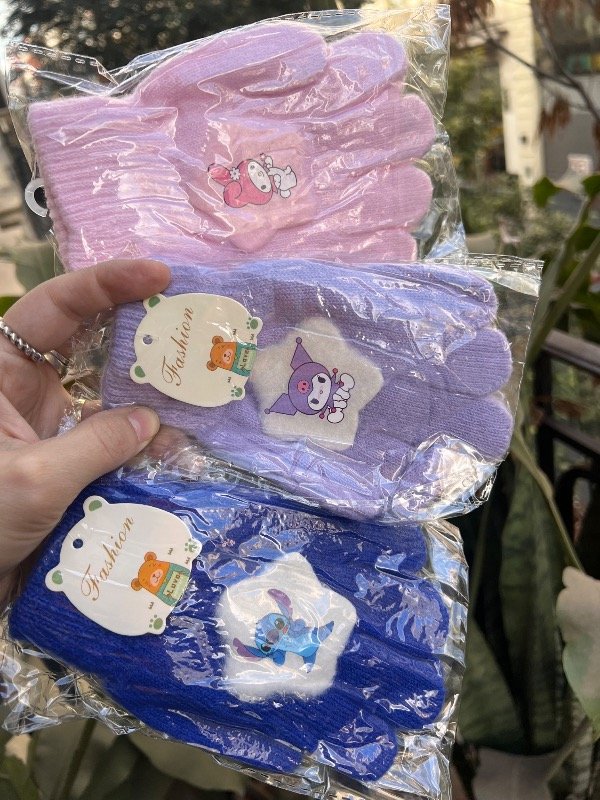 Producto - 3 pares de guantes stitch kuromi y melodi