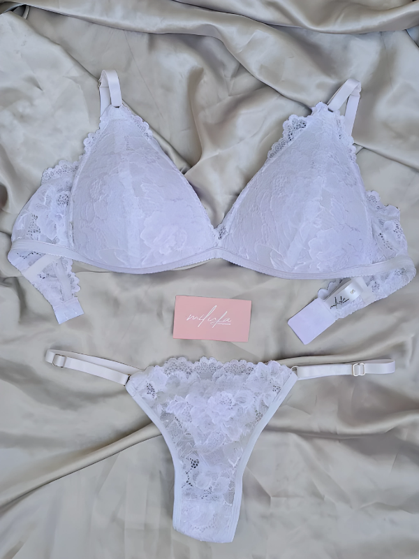 Producto - CONJUNTO TRIANGULO TAZA SOFT DE PUNTILLA Y LESS REGULABLE