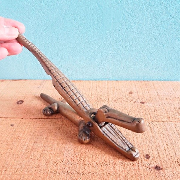 Producto - Rompenueces de Bronce "Cocodrilo"