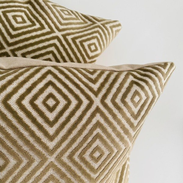 Producto - Almohadón Decorativo Diseño Geométrico Rombos Pana Labrada y Cuero Sintético