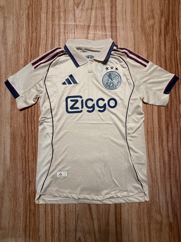 Producto - Ajax tercera equitación versión jugador 2026