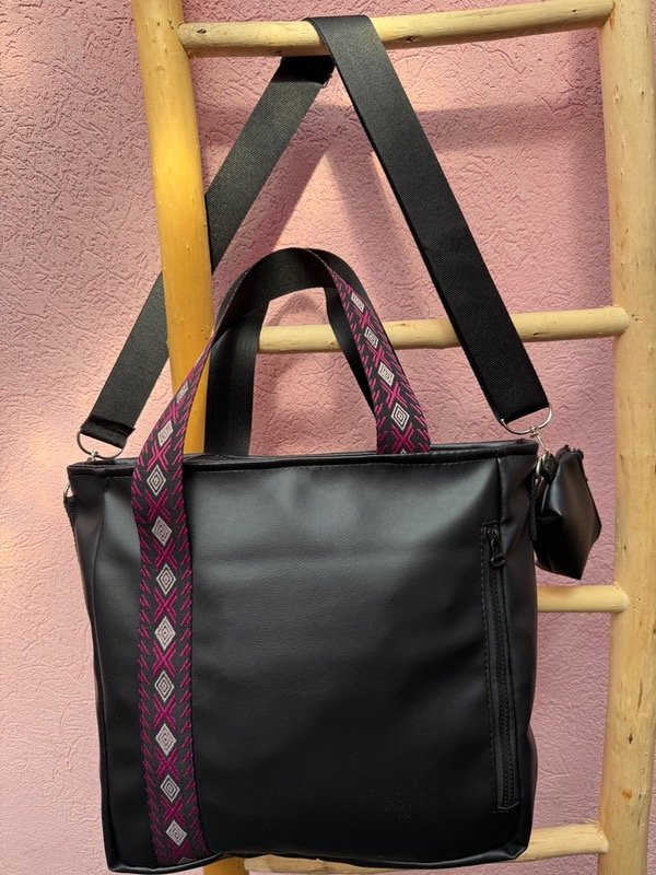 Producto - Cartera MÍA  tira fuscia