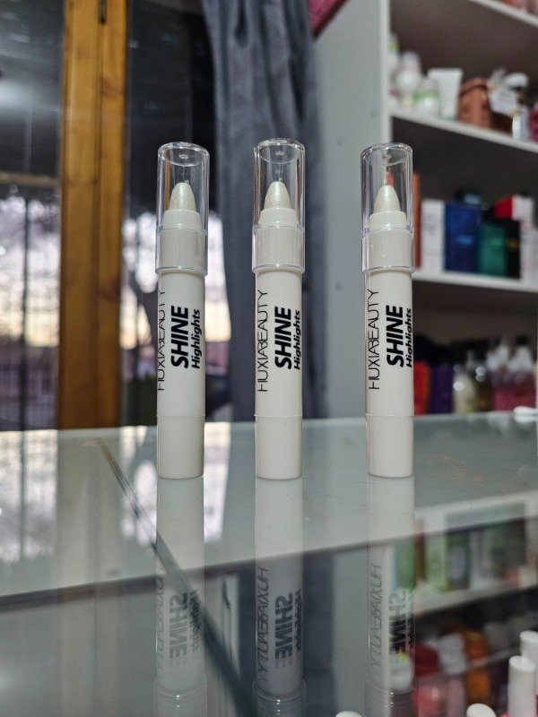 Producto - Iluminador retráctil - Huxiabeauty