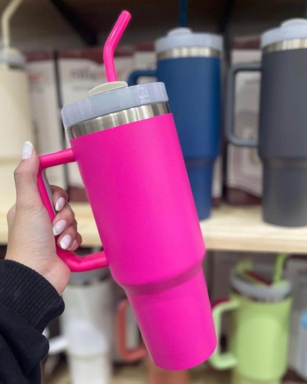 Producto - VASO QUENCHER CON MANIJA FUCSIA