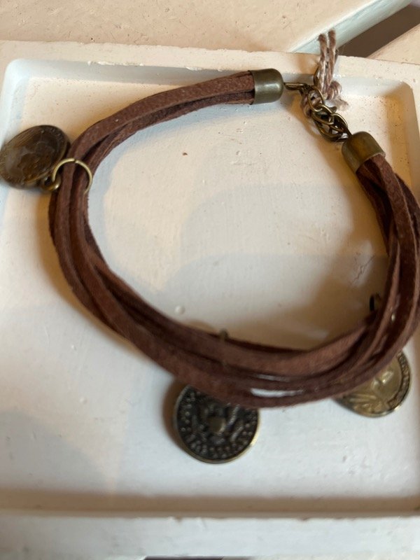 Producto - Pulsera Gamuza y Dijes Choco
