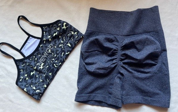 Producto - Calza corta con frunce efecto pushup AZULINO