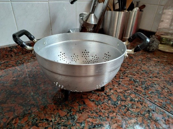 Producto - COLADOR ALUMINIO 23CM