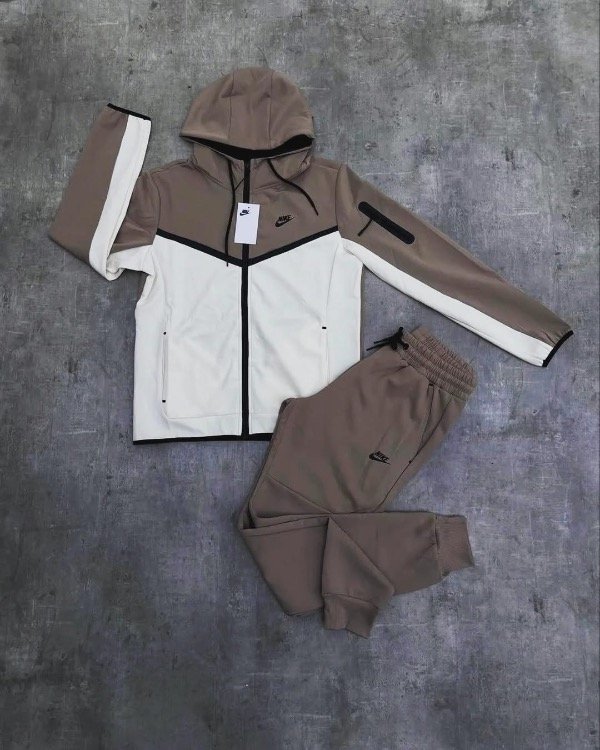 Producto - Conjunto tech combinado marrón claro