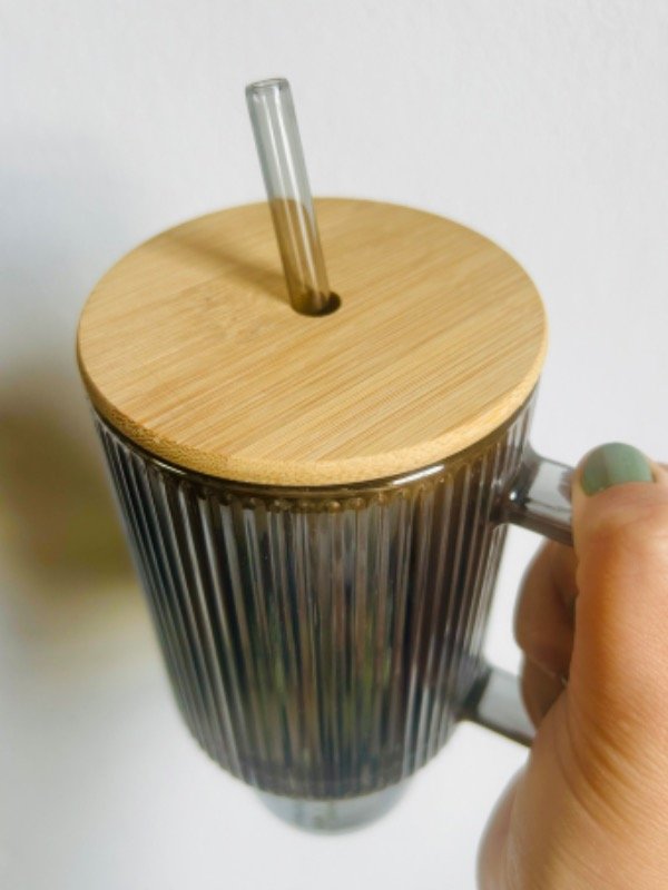 Producto - Vaso de vidrio tramado con tapa y bombilla humo - 2