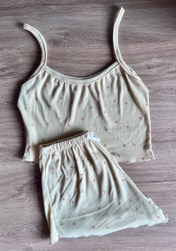 Producto - pijama morley clarito cerezas rojas