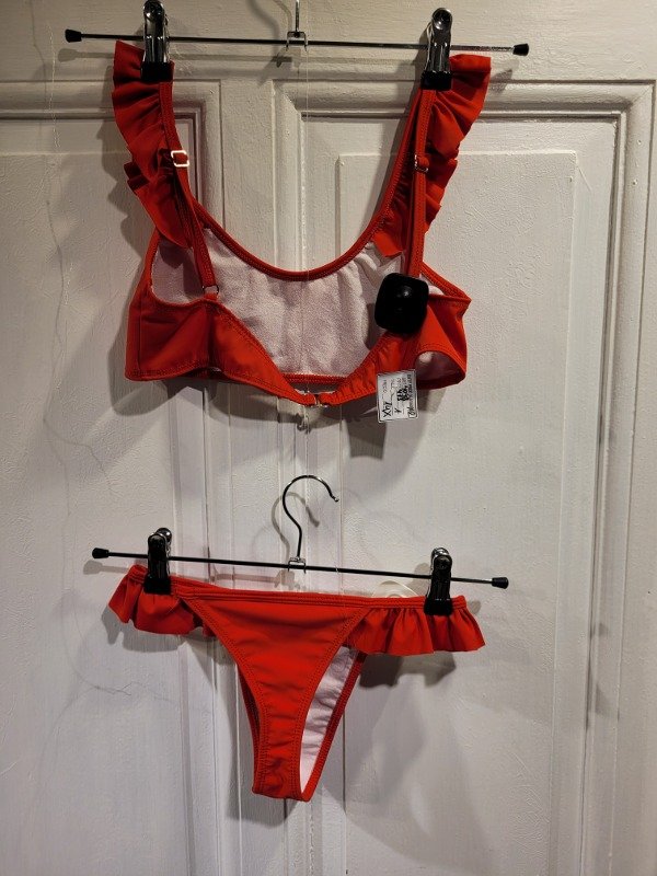 Producto - Bikini FRIDA colorado con volados Talle 1 - PRECIO: 14X - 1