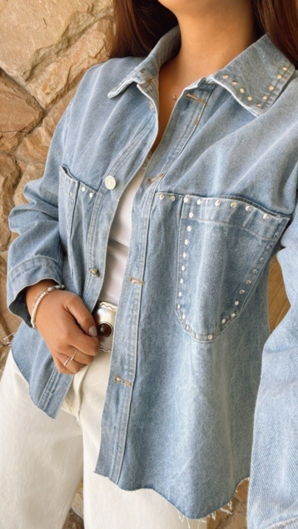 Producto - CHAQUETA DE JEAN CON TACHAS
