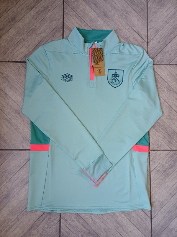 Producto - Buzo Medio cierre Burnley - Umbro