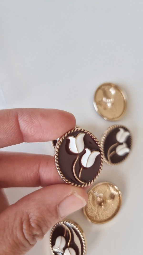 Producto - Botón ovalado metal FLORES marrón (2 MEDIDAS)