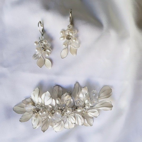 Producto - Tocado Nacarado con Hojas Esmaltadas y Cristales