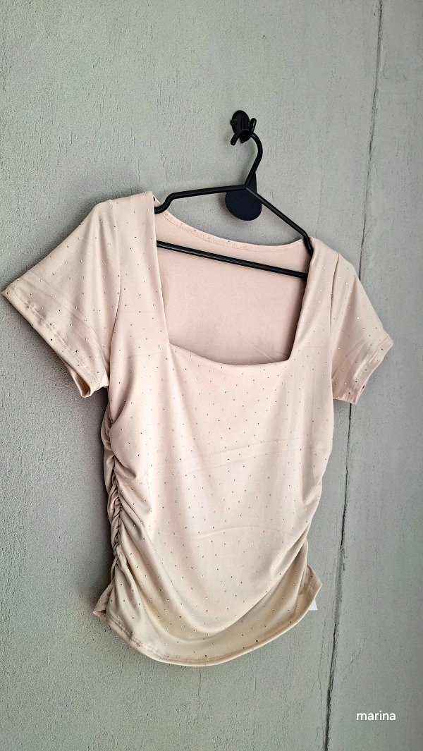 Producto - Remera Cuello Cuadrado beige