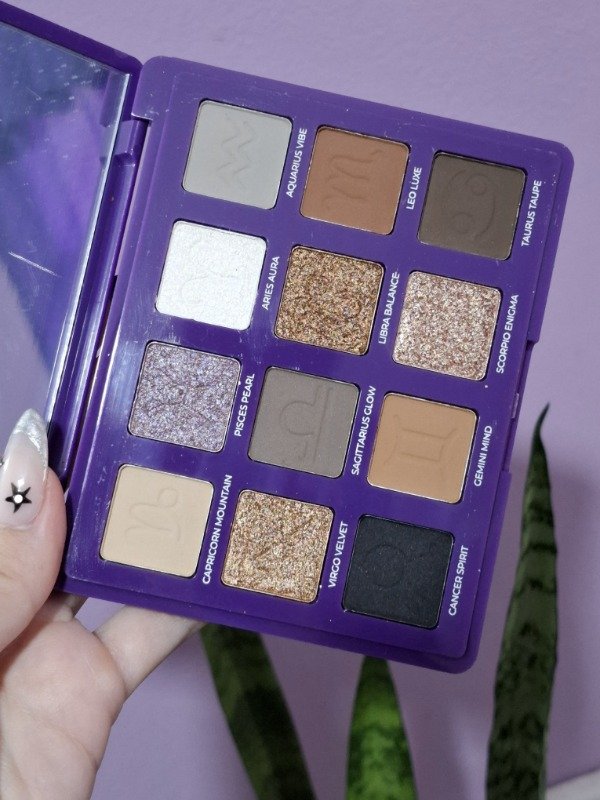 Producto - Paleta de sombras ASTRAL ESSENCE