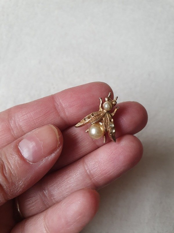 Producto - Mini Pins Avispitas Perlitas