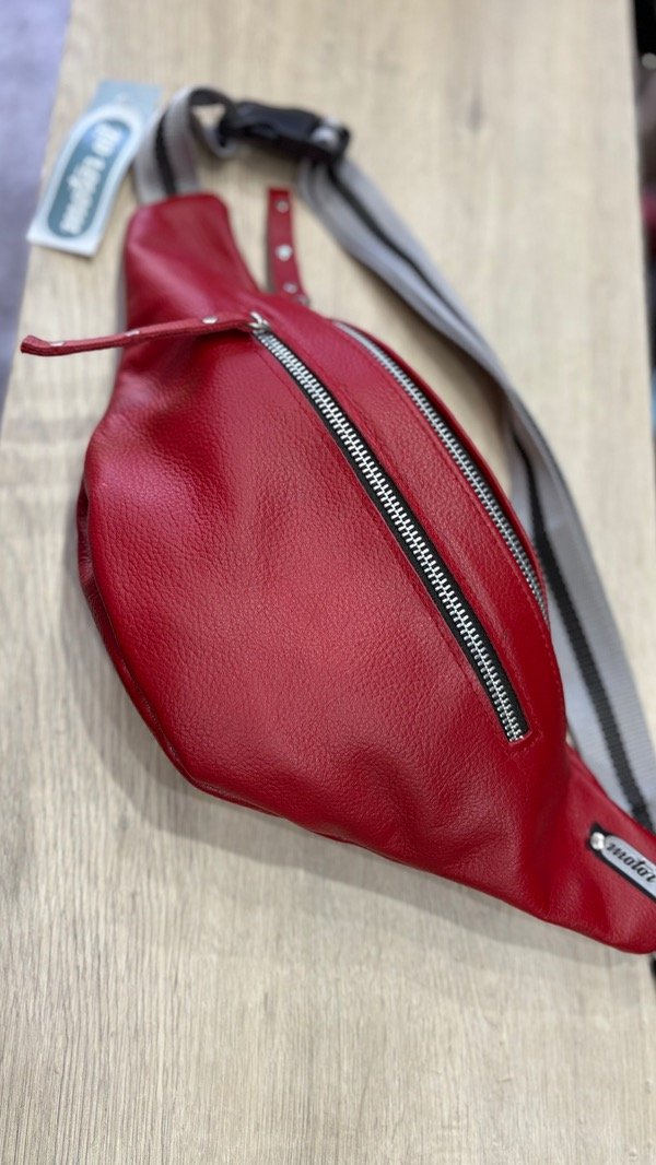 Producto - Riñonera Motor olí cuero rojo