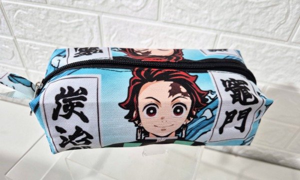 Producto - Cartuchera Tanjiro Kamado Demon Slayer  20 cm x 7 cm x 8 cm de cordura