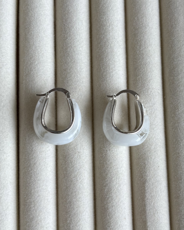 Producto - Aros oval nacarado de acero blanco 2cm de ancho 2,5cm de largo
