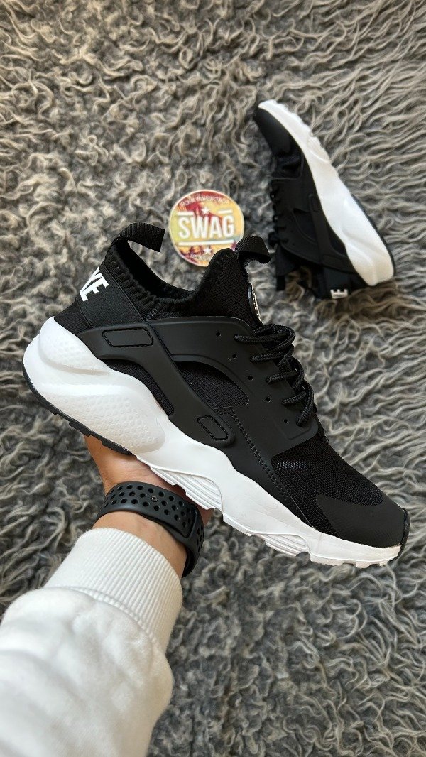 Producto - AIR HUARACHE WHITE BLACK