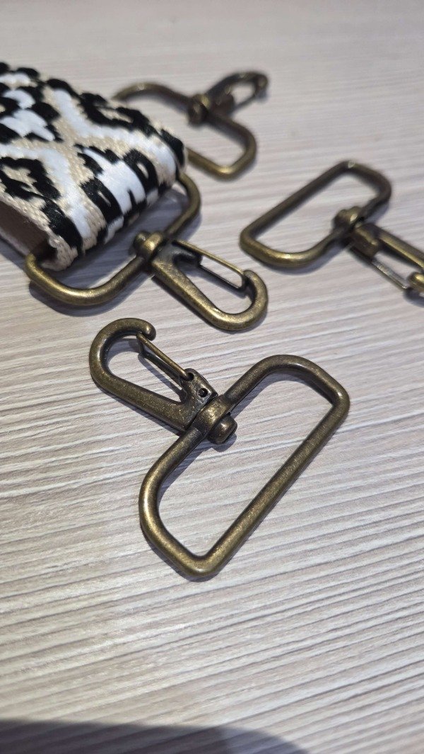 Producto - Mosquetón anzuelo Bronce pase 40 x 4u