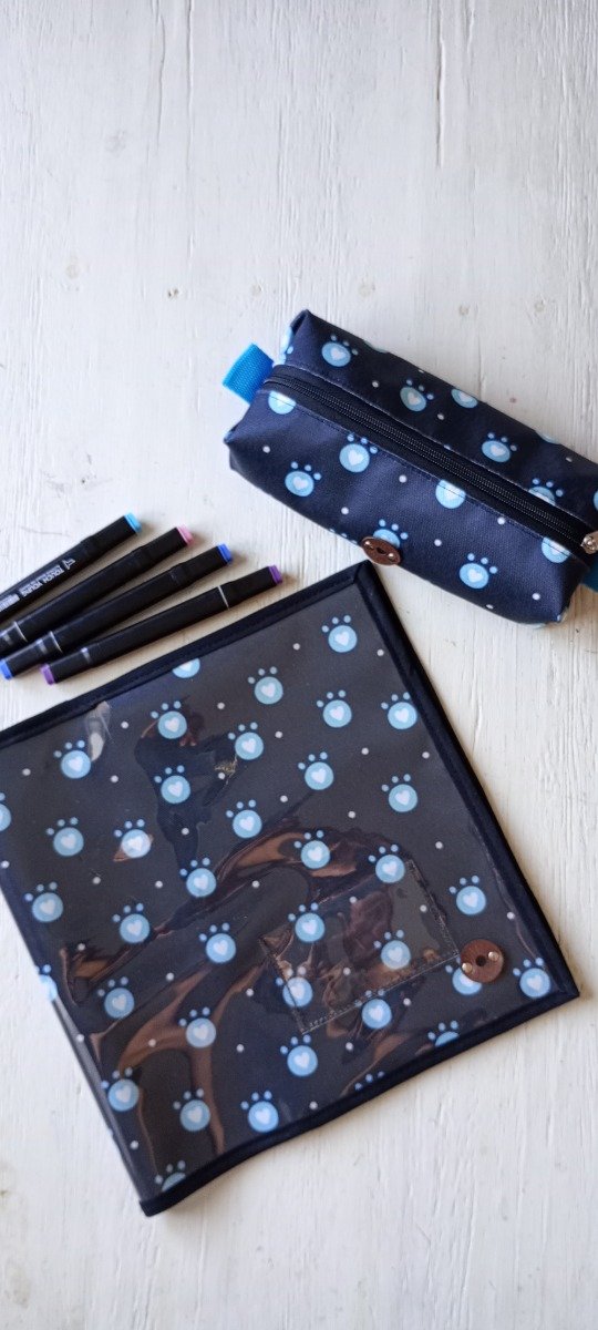 Producto - Funda para carpeta Huellitas azul EN STOCK