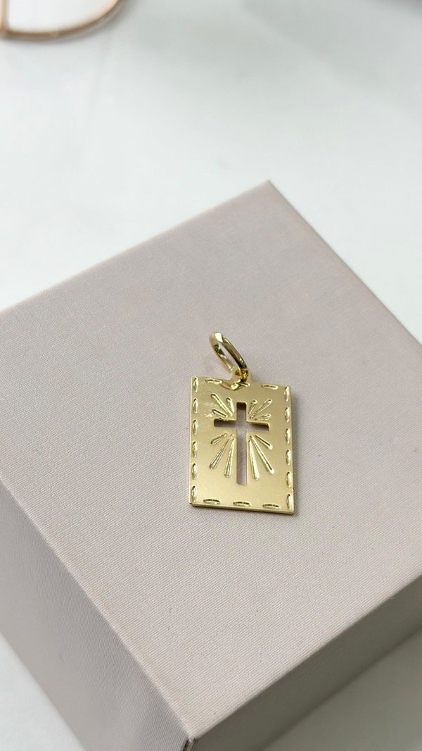 Producto - Dije Cruz chapa calada laminado en oro 18k