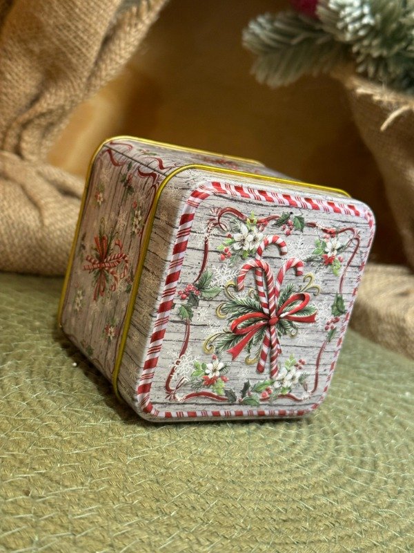 Producto - Lata arreglo Candy (Efectivo: 7.920)