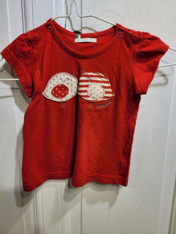 Producto - Remera MIMO colorada logo pajaritos Talle 18/24 meses - PRECIO: 5X