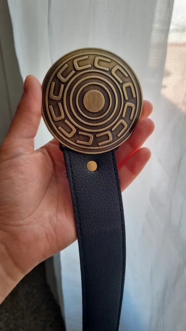 Producto - Cinto negro con chapon dorado y formas talle S