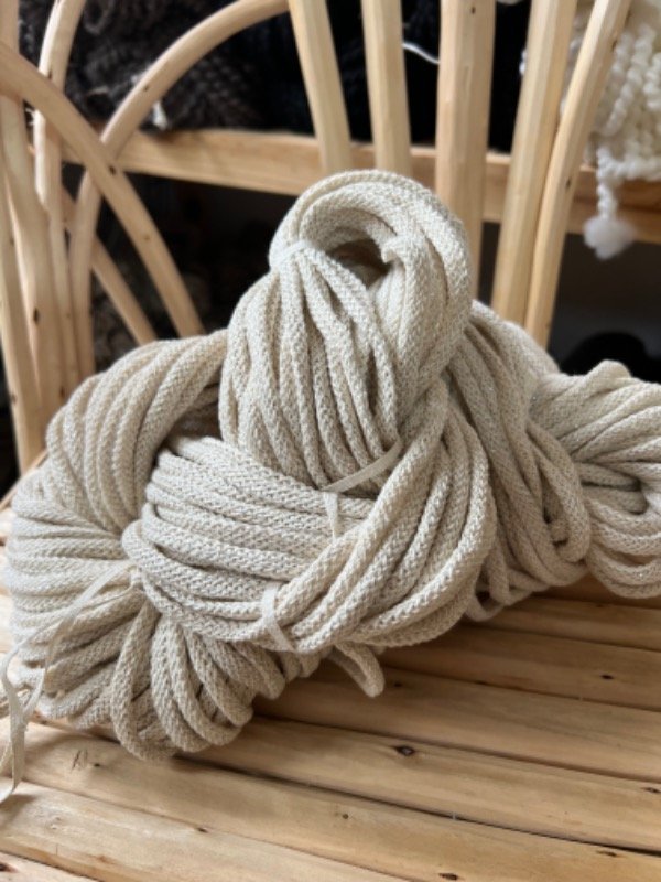 Producto - Cordón NATURAL CON LUREX PLATA 4mm blando (200grs)