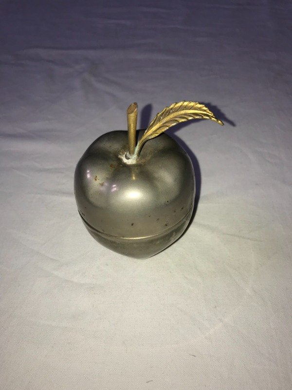 Producto - 70s silver plated apple jewelry box.