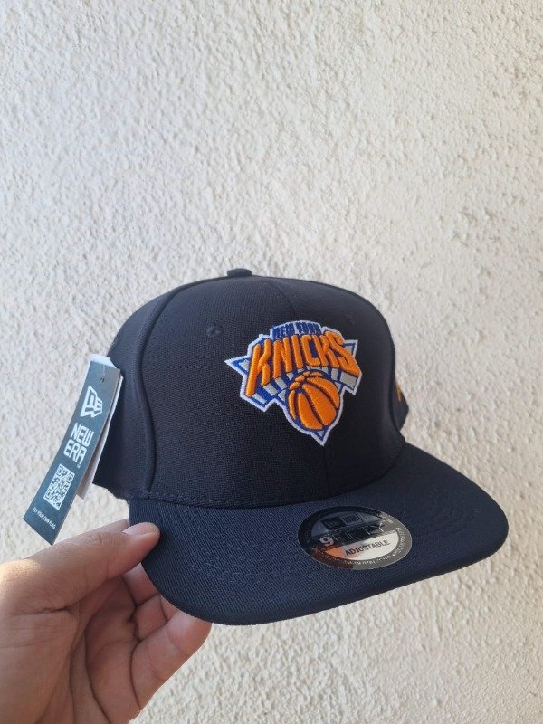 Producto - Gorra KNICKS PLANA CERRADA NEGRA