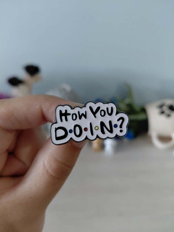 Producto - Pin metalizado - Friends ""How You Doin" #1559